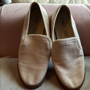 TOMS women’s Cream Slip-On Shoes 
like new!